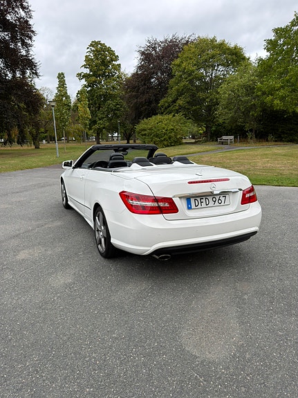 Mercedes-Benz E200 7 of 12