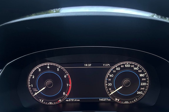 Volkswagen Passat 18 of 21
