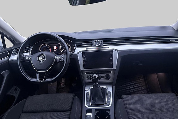 Volkswagen Passat 8 of 21