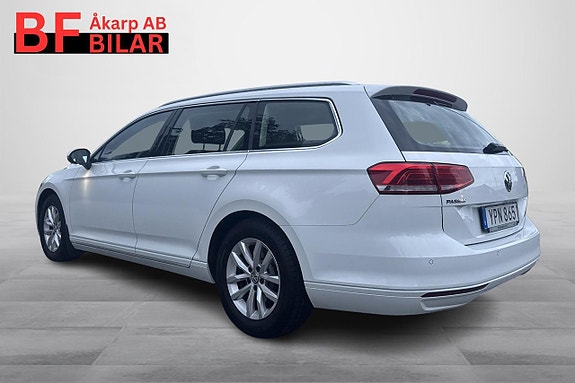 Volkswagen Passat 4 of 21