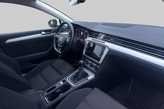 Volkswagen Passat 10 of 21