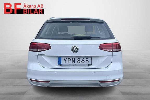 Volkswagen Passat 5 of 21
