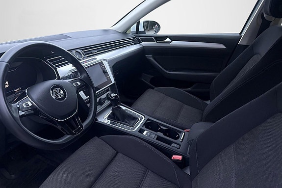 Volkswagen Passat 3 of 21