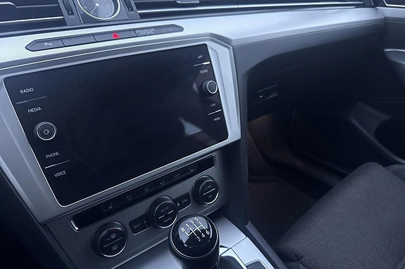 Volkswagen Passat 19 of 21
