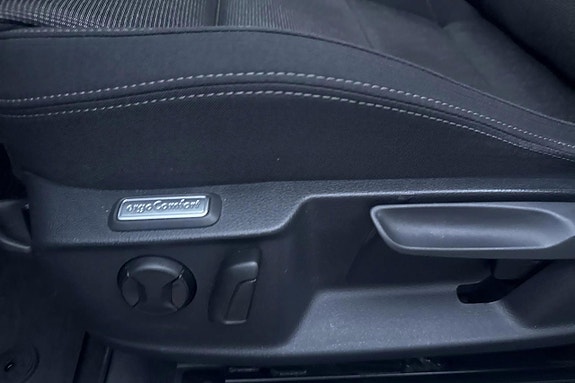 Volkswagen Passat 17 of 21