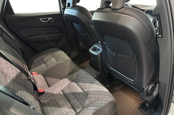 Volvo XC60 9 of 28