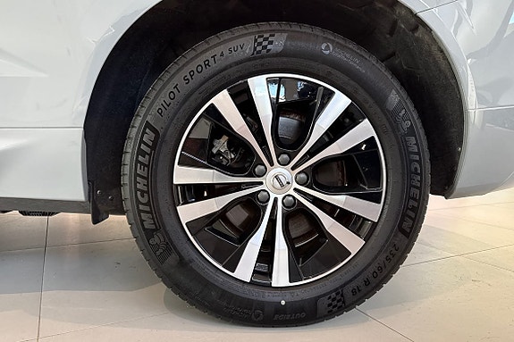 Volvo XC60 17 of 28