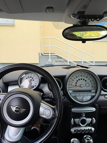 MINI Cooper 3 of 4