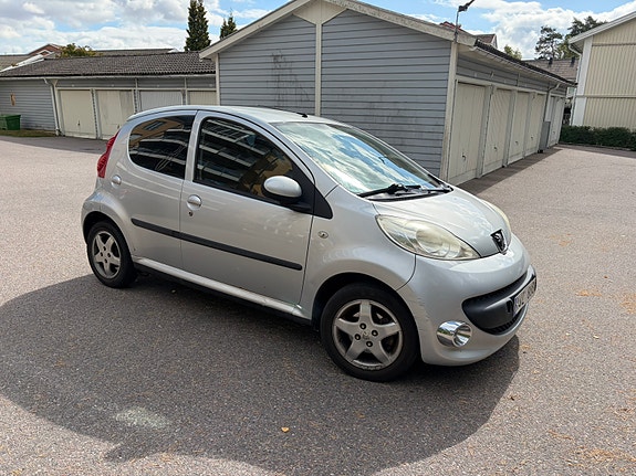 Peugeot 107 2 of 5