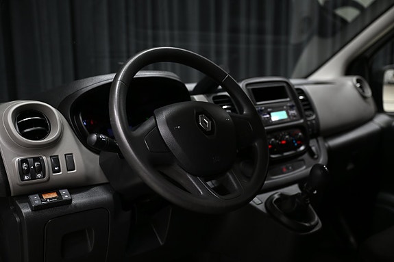 Renault Trafic 13 of 23