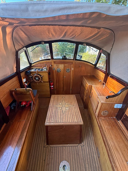 Tender / Cruiser 9 of 13