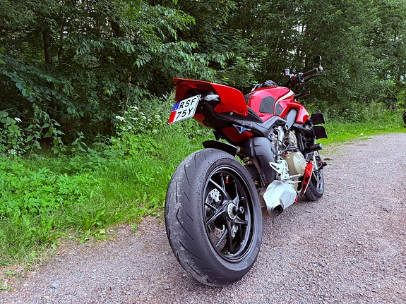 Ducati Streetfighter V4 2 of 5