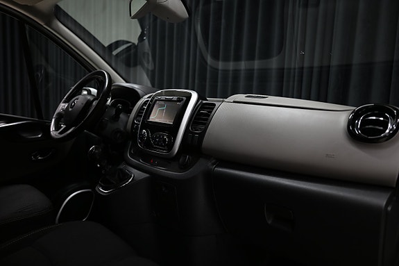 Renault Trafic 21 of 28