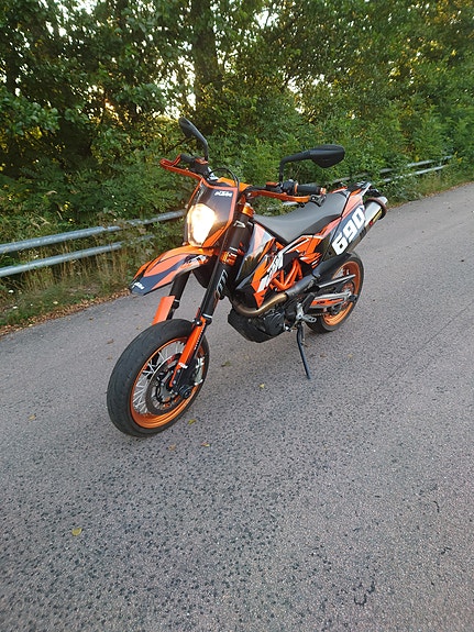 KTM 690 SMC R ABS A2 2 of 4