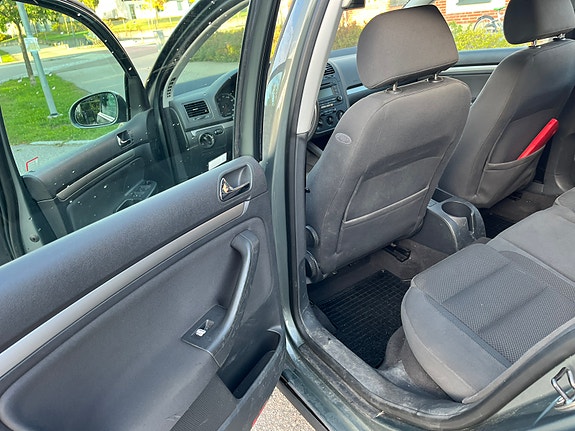Volkswagen Golf V 4 of 8