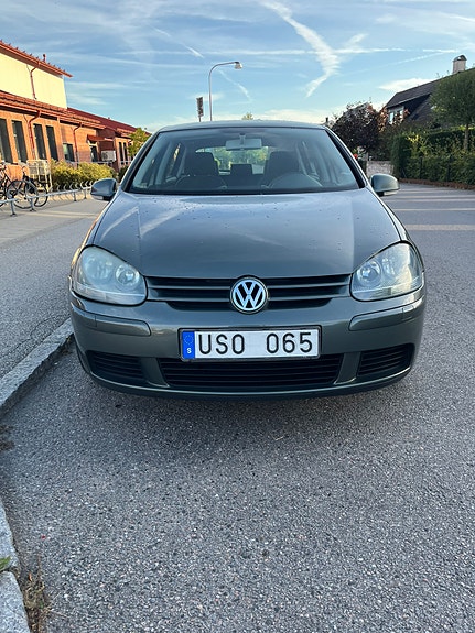 Volkswagen Golf V 8 of 8