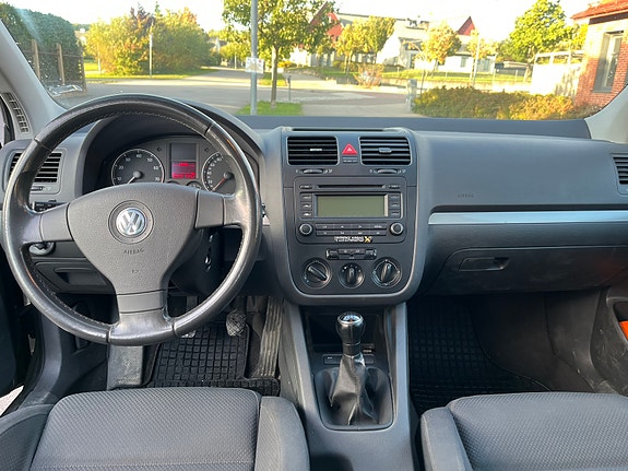 Volkswagen Golf V 5 of 8