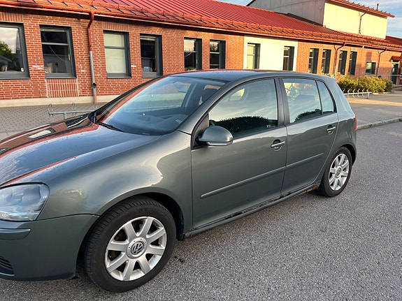 Volkswagen Golf V 3 of 8