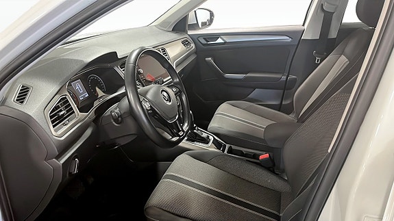 Volkswagen T-Roc 7 of 11