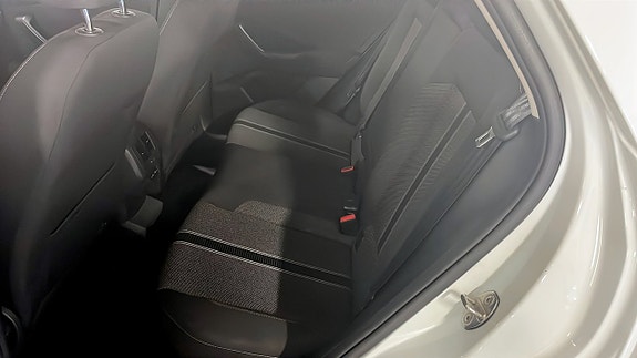 Volkswagen T-Roc 10 of 11