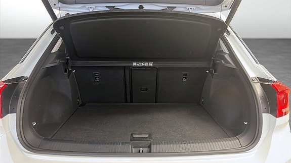 Volkswagen T-Roc 11 of 11