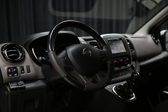 Nissan NV300 13 of 24