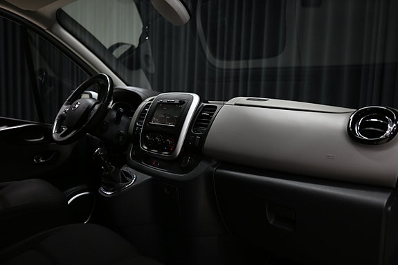 Nissan NV300 19 of 24