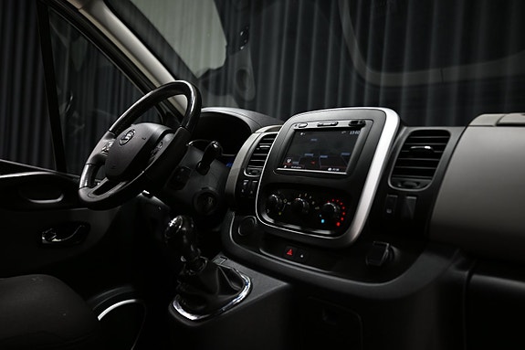 Nissan NV300 24 of 24