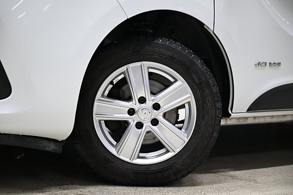 Nissan NV300 2 of 24