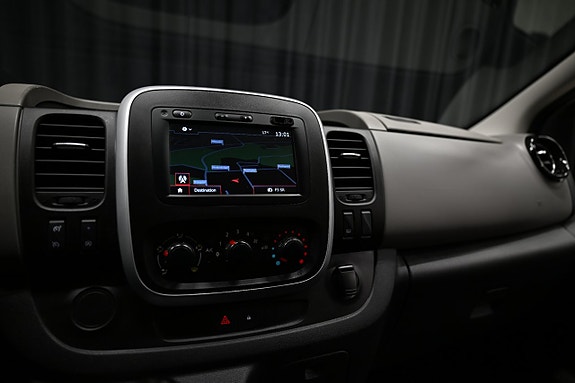 Nissan NV300 20 of 24