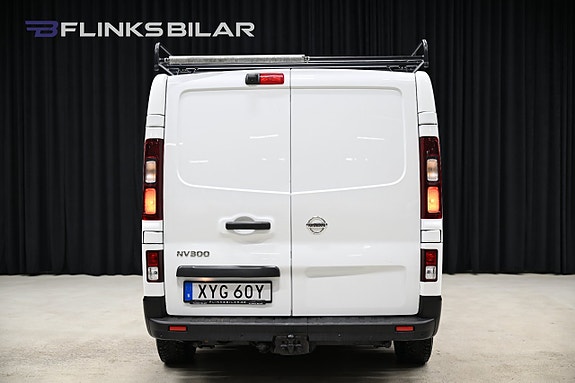 Nissan NV300 9 of 24