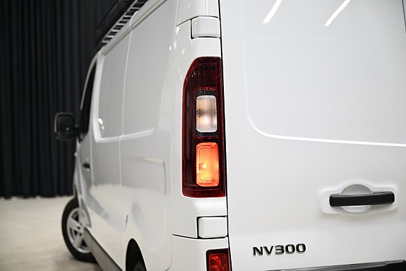 Nissan NV300 10 of 24