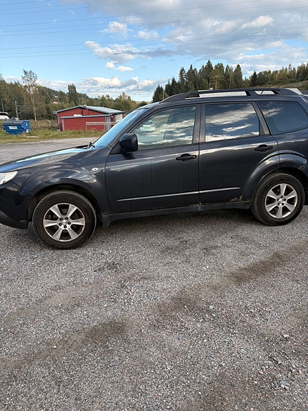 Subaru Forester 2 of 5