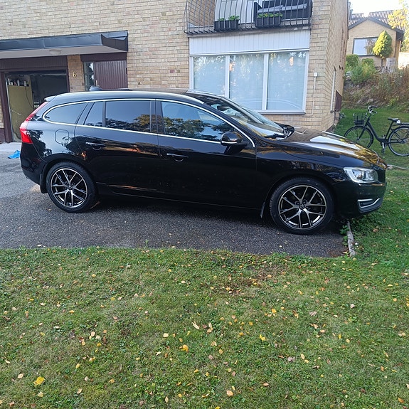 Volvo V60 2 of 7
