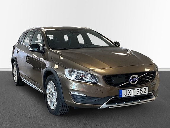 Volvo V60 Cross Country 3 of 13