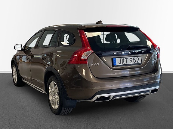 Volvo V60 Cross Country 2 of 13