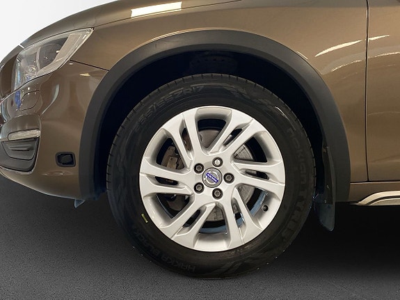 Volvo V60 Cross Country 5 of 13