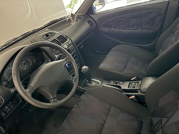 Mitsubishi Carisma 4 of 4