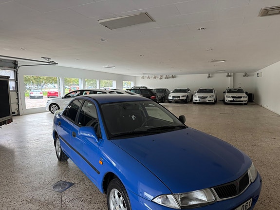 Mitsubishi Carisma 2 of 4