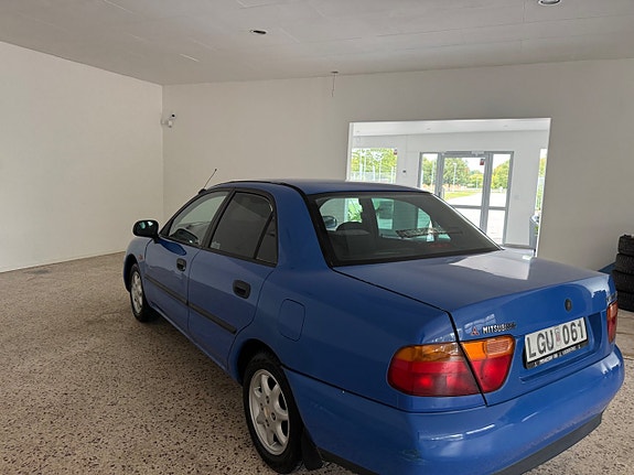 Mitsubishi Carisma 3 of 4