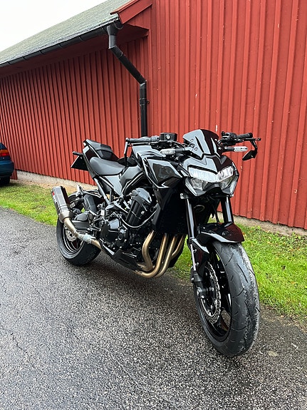 Kawasaki Z900 2 of 10