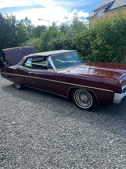 Pontiac Catalina 2 of 5