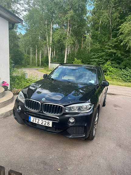 BMW X5 2 of 6