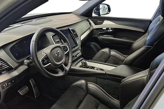 Volvo XC90 11 of 22