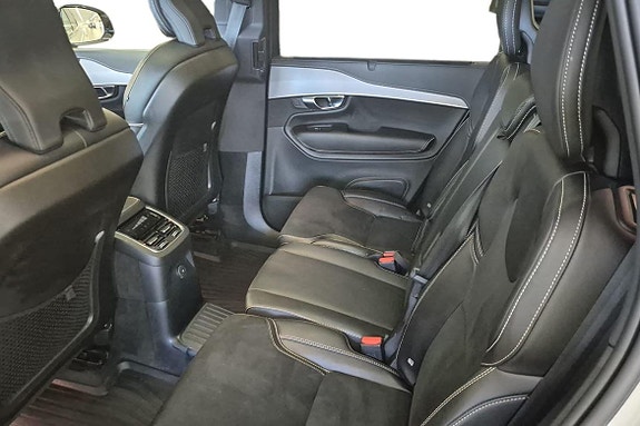 Volvo XC90 18 of 22