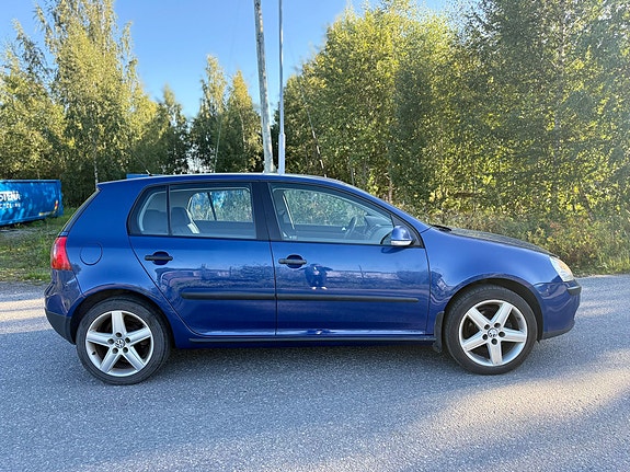 Volkswagen Golf V 2 of 17