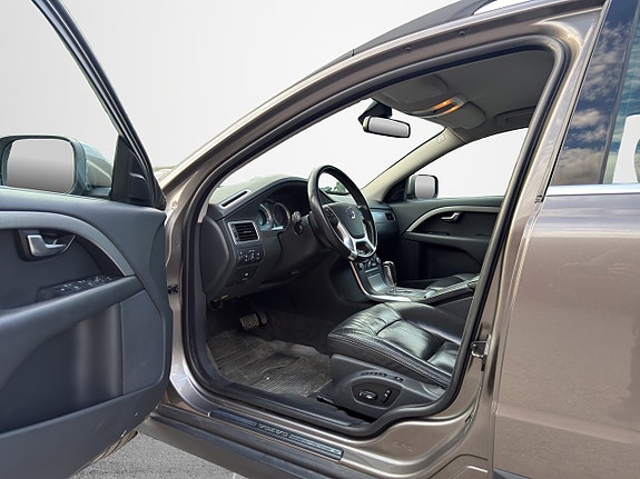 Volvo XC70 11 of 30