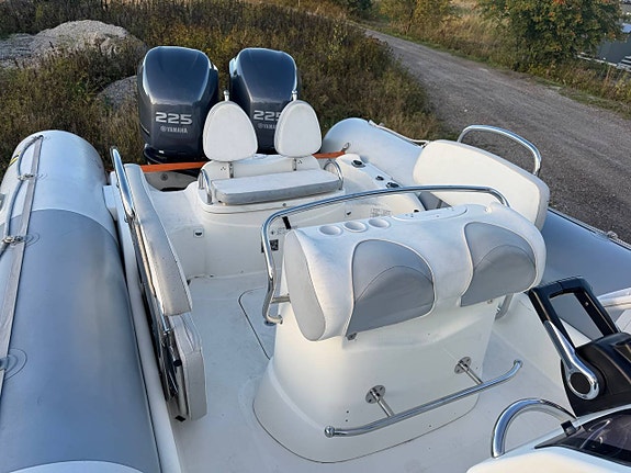 Zodiac Pro Open 850 – 2x Yamaha 225 – endast 304 tim + 80kmH 11 of 12