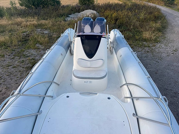 Zodiac Pro Open 850 – 2x Yamaha 225 – endast 304 tim + 80kmH 10 of 12