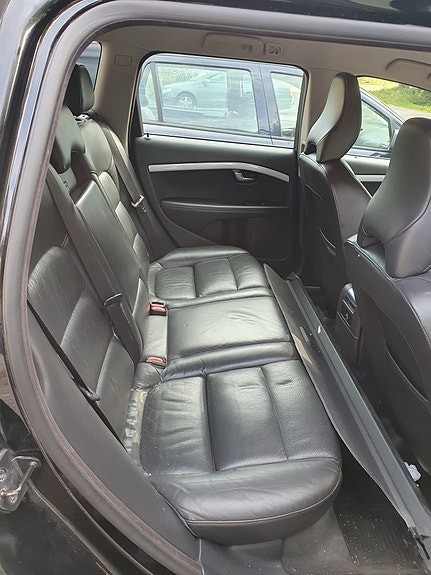 Volvo V70 4 of 5